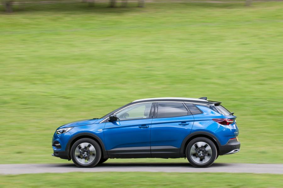  Vauxhall Grandland X Turbo 2017 года  (фото 2 из 17)